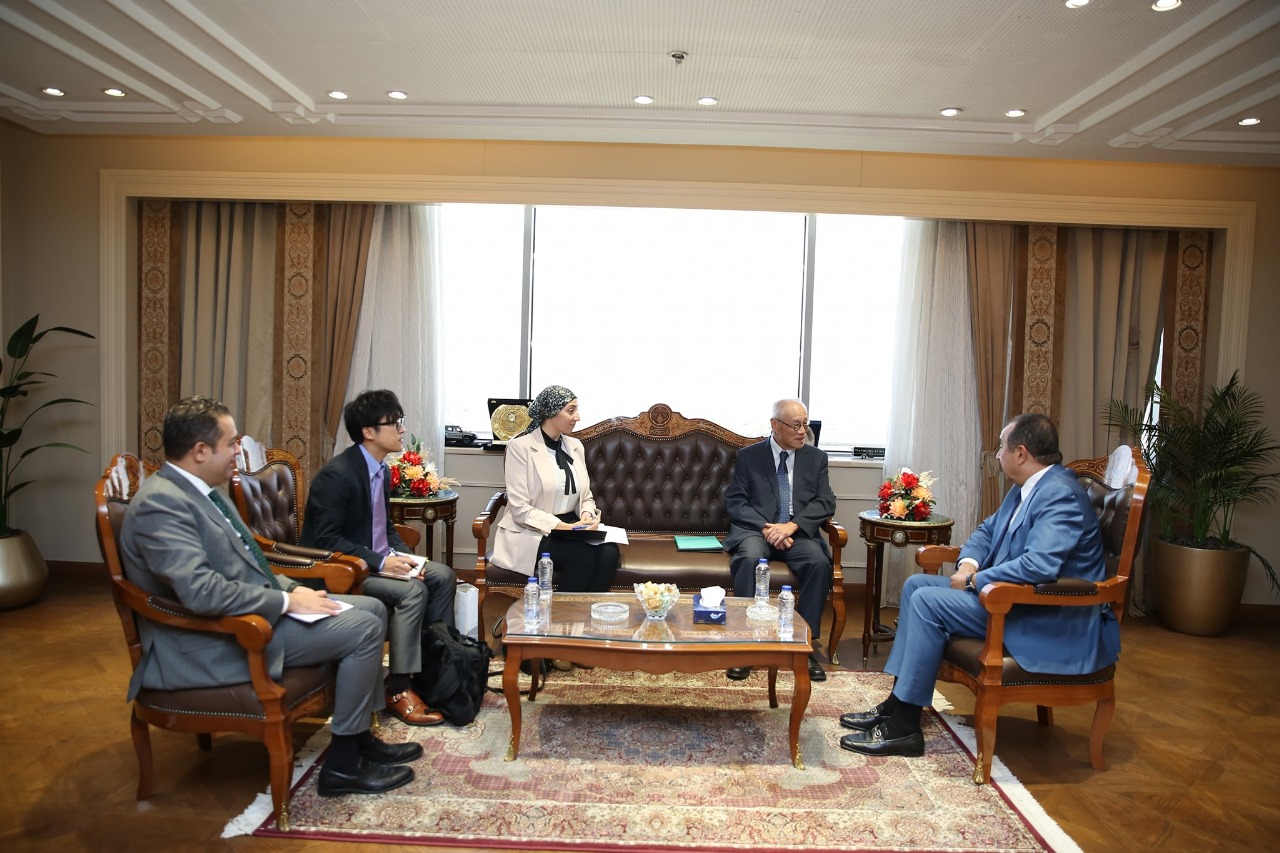 وزير قطاع الاعمال والسفير اليباني